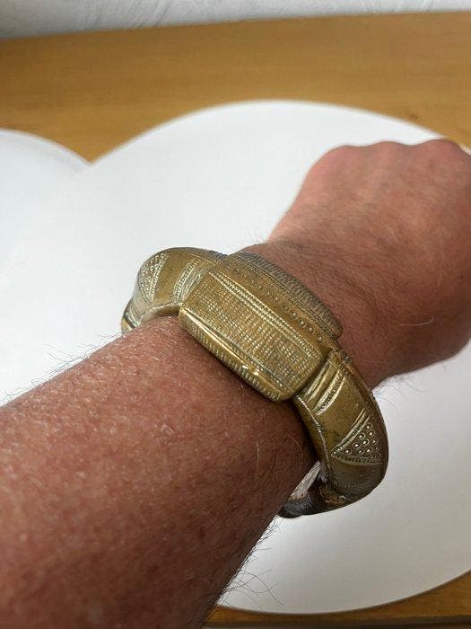 Oud massief Berber armband van brons – Noord-Afrika, eind, Antiquités & Art, Art | Art non-occidental