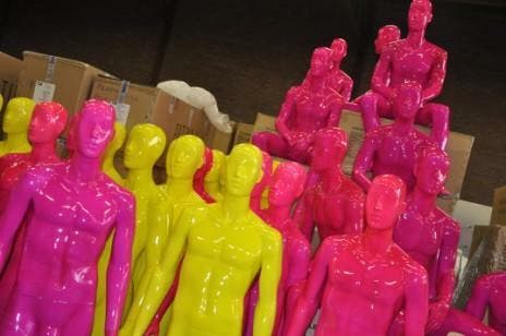 *TIP*  zittende abstracte  herenfiguren van  exclusief A-me, Zakelijke goederen, Kantoor en Winkelinrichting | Winkel en Inventaris