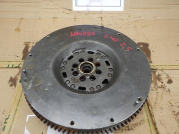 tweemassavliegwiel Nissan Navara D40 2.5 190PK, Verzenden