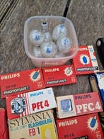 Philips, Sylvania 5 old Flashes and around 40 Flash Bulbs