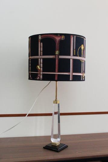 Tafellamp - met lampenkap van vintage Fornasetti-stof -