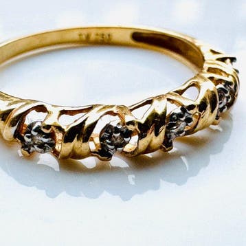 Ring - 18 karaat Geel goud - 0.03ct. tw. Diamant, Handtassen en Accessoires, Ringen, Nieuw