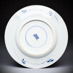 ASSIÈTE ANTIQUE CHINOISE EN BLEU ET BLANC « LION BOUDDHISTE, Antiquités & Art