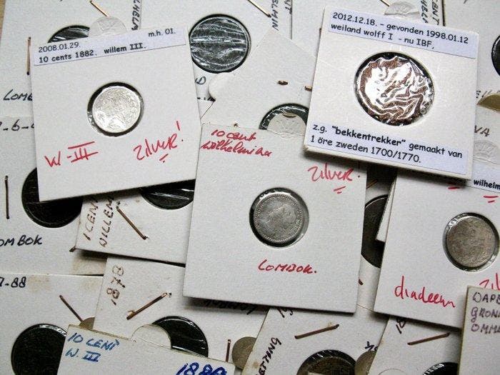 Nederland. 80 Bodemvondsten | 21x Zilver | 1682-1943 |, Postzegels en Munten, Munten | Nederland