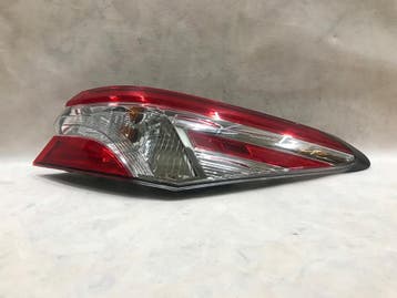Toyota Camry IX 2018 sedan rechter achterlicht LED, Auto-onderdelen, Verzenden, Gebruikt