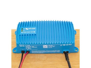 Victron Energy 12 volt 17ah acculader, Nieuw