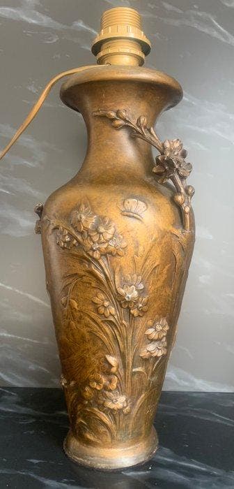 Auguste Moreau (1834-1917) - Lampe - Cuivre en bronze patiné, Antiquités & Art
