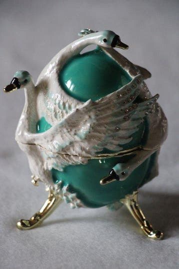 Sankyo: speeldoos, fabergé ei stijl, zwanen - Statue,, Antiek en Kunst