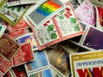 Wereld - Duizenden postzegels uit de hele wereld en, Postzegels en Munten, Gestempeld