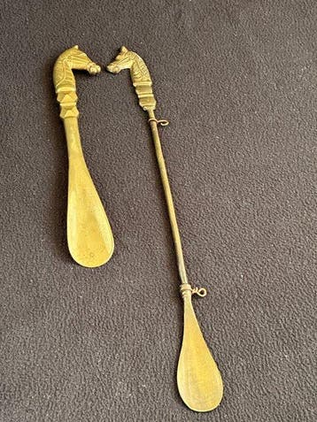 sculptuur, Schoenlepels Met een handvat in de vorm van een