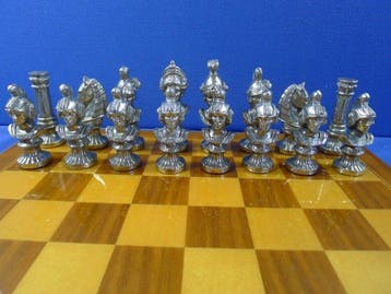 Jeu déchecs en bronze nature et Chromé gout Italfama
