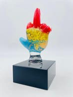 Guidotti - Sculpture, Mano Dito Medio con foglia d’oro - 8.5