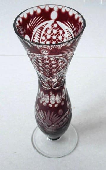 Bohemia - Vaas - Kristal - Ruby Red Cut Crystal Vase, Antiek en Kunst