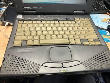 Compaq Armada 1700 vintage pentium II ,windows ME!! ,voeding