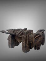 Uitgestrekte houding van het paard met hoge handen - Dogon -