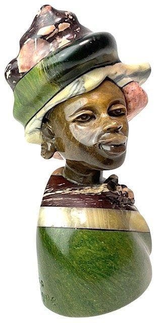 Beeldje - Xhosa vrouw met hoed - M.R. Shongwe - Marmer,, Antiek en Kunst, Curiosa en Brocante