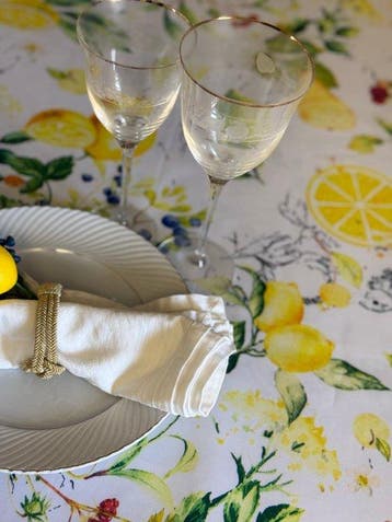Elegant tafelkleed voor grote tafels aan de Amalfikust met