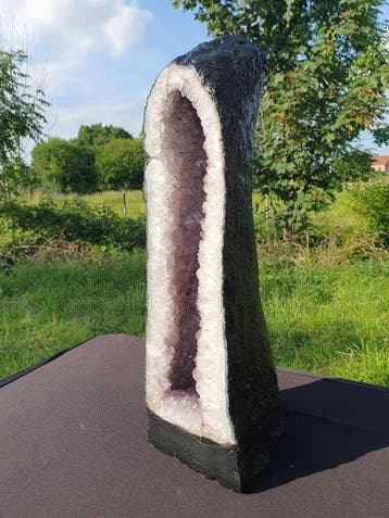 Grote Amethyst met zeldzame hoodie Geode - Hoogte: 25 cm -