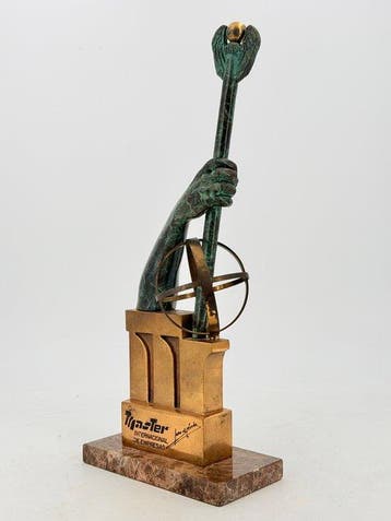 Juan de Ávalos (1911-2006) - sculptuur, Cetro de Campeón -