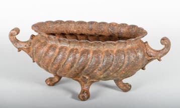 Antieke gietijzeren jardinière / plantenbak in