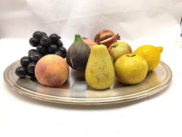 Figuur - Een lot van tien stuks fruit vervaardigd uit marmer