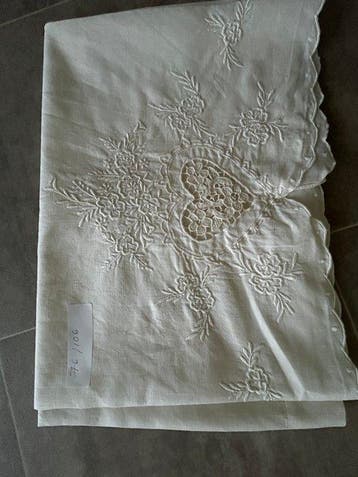 Asciugamano antico in lino con pizzo all’uncinetto e