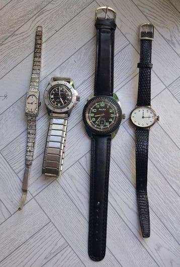 Collection thématique - Vintage - LOT DE 4 MONTRES VINTAGE