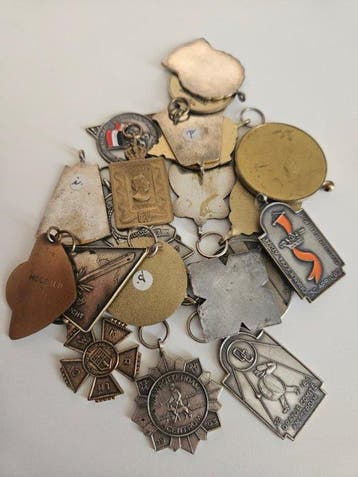 Nederland. Lot of 20 Dutch and related commemorative badges