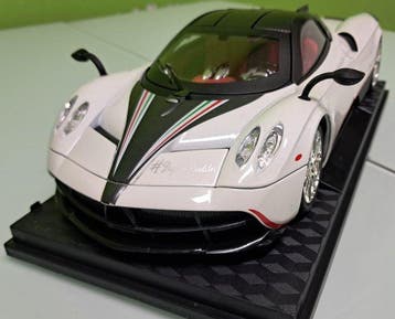 OK Carmodel 1:18 - Model sportwagen - Pagani Huayra Roadster, Nieuw