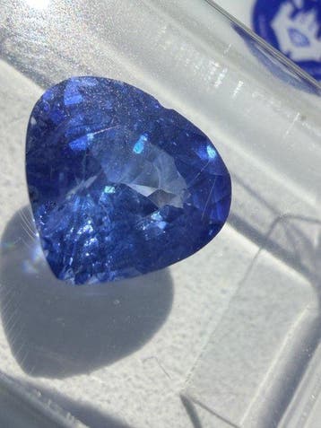 Bleu Saphir - 2.32 ct - Antwerp Laboratory for Gemstone