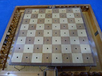jeu déchecs de voyage (gout Statu Quo) travel chess set, Antiquités & Art