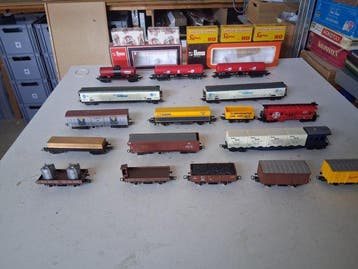 Lima H0 - Model treinwagon (17) - 17 wagons geheel compleet