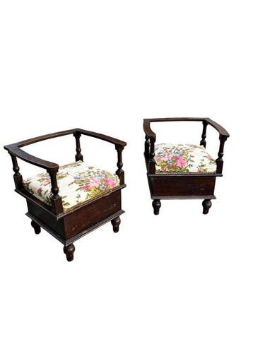 Fauteuil (2) - Walnoot - Armstoelen uit het begin van de