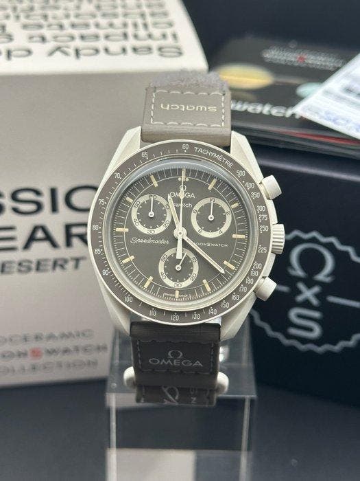 Omega x Swatch - Mission on Earth - Desert - Sans prix de, Handtassen en Accessoires, Horloges | Heren