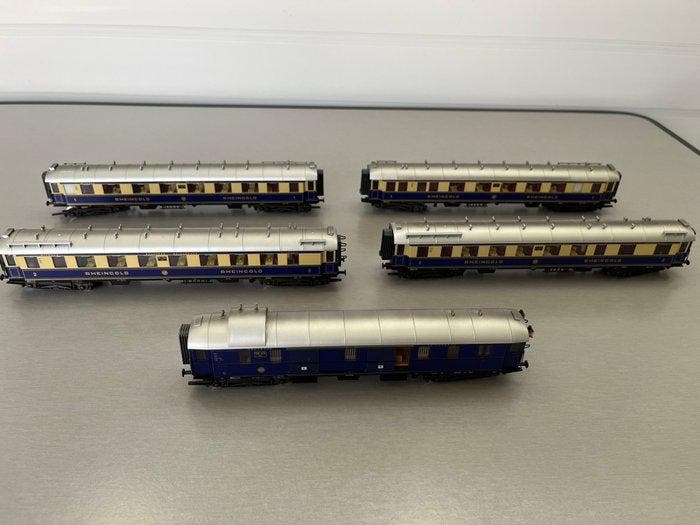 Märklin H0 - 4228 - Ensemble de wagons de passagers pour, Hobby & Loisirs créatifs, Trains miniatures | HO