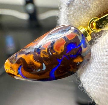 Opale Pendentif - Hauteur : 21.5 mm - Largeur : 8 mm- 0.99 g