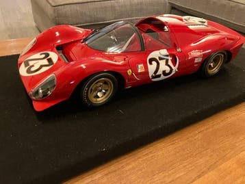 Altaya 1:8 - Model raceauto - Ferrari - 330 P4
