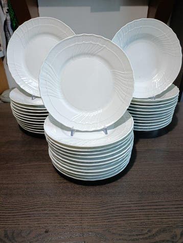 Richard Ginori - Service de table pour 12 personnes (41) -