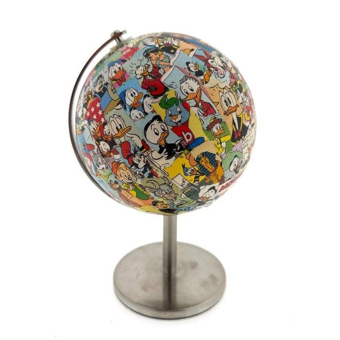 Koen Betjes (1992) ft Siriwat - Donald Duck Collage POP -, Antiquités & Art, Art | Objets design
