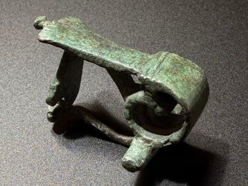 Romain antique Bronze Classique, fibule Knee, Antiek en Kunst
