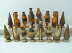 jeu déchecs en bois sculpté art populaire Pays de lest