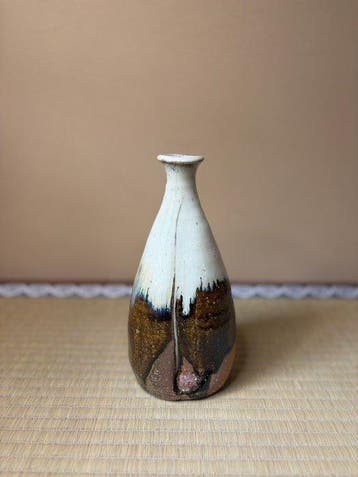 Japanse studioaardewerk Tokkuri (sakéfles) – Gedurfd
