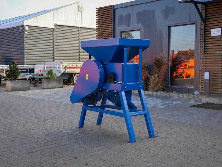 Aplatisseur à céréales avec moteur 7,5 kW, Articles professionnels, Agriculture | Outils, Envoi