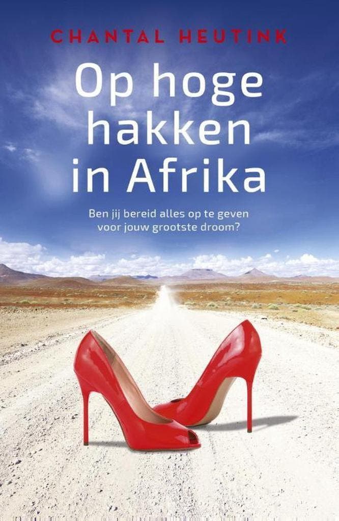 Op hoge hakken in Afrika 9789492179616 Chantal Heutink, Livres, Littérature, Envoi