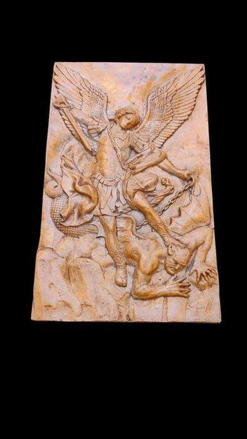 sculptuur, Bassorilievo San Michele Uccide Lucifero - 38 cm