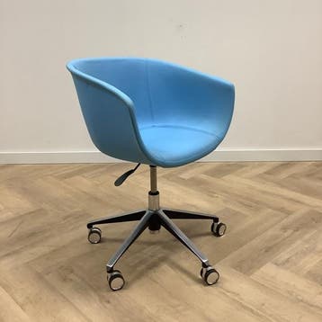 Design stoel, Segis op wielen, zithoogte instelbaar,  blauw, Gebruikt, Eén