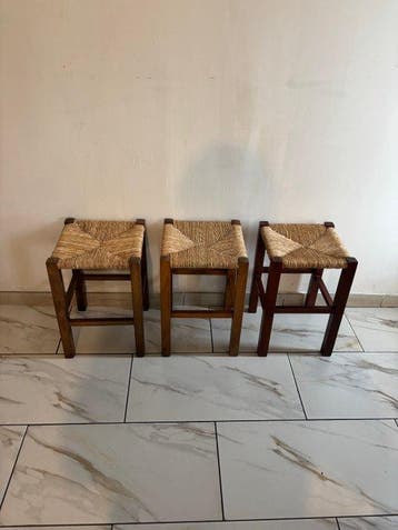 Tabouret (3) - Lots 3 Tabouret de style brutaliste en paille