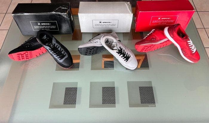 Invader (1969) - Set de 3 paires de baskets Invader très, Antiek en Kunst, Kunst | Designobjecten
