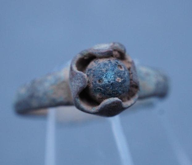 Medieval, Crusaders ring with blue glass stone						 - 19 mm, Antiquités & Art, Antiquités | Autres Antiquités