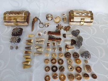 Collection thématique - Boutons et accessoires pour tenues